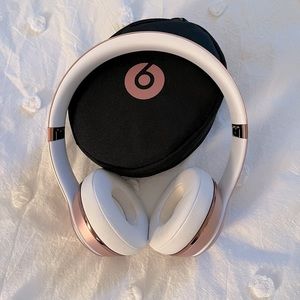 Beats by Dre Solo 3 Wireless Headphones in Rose Gold